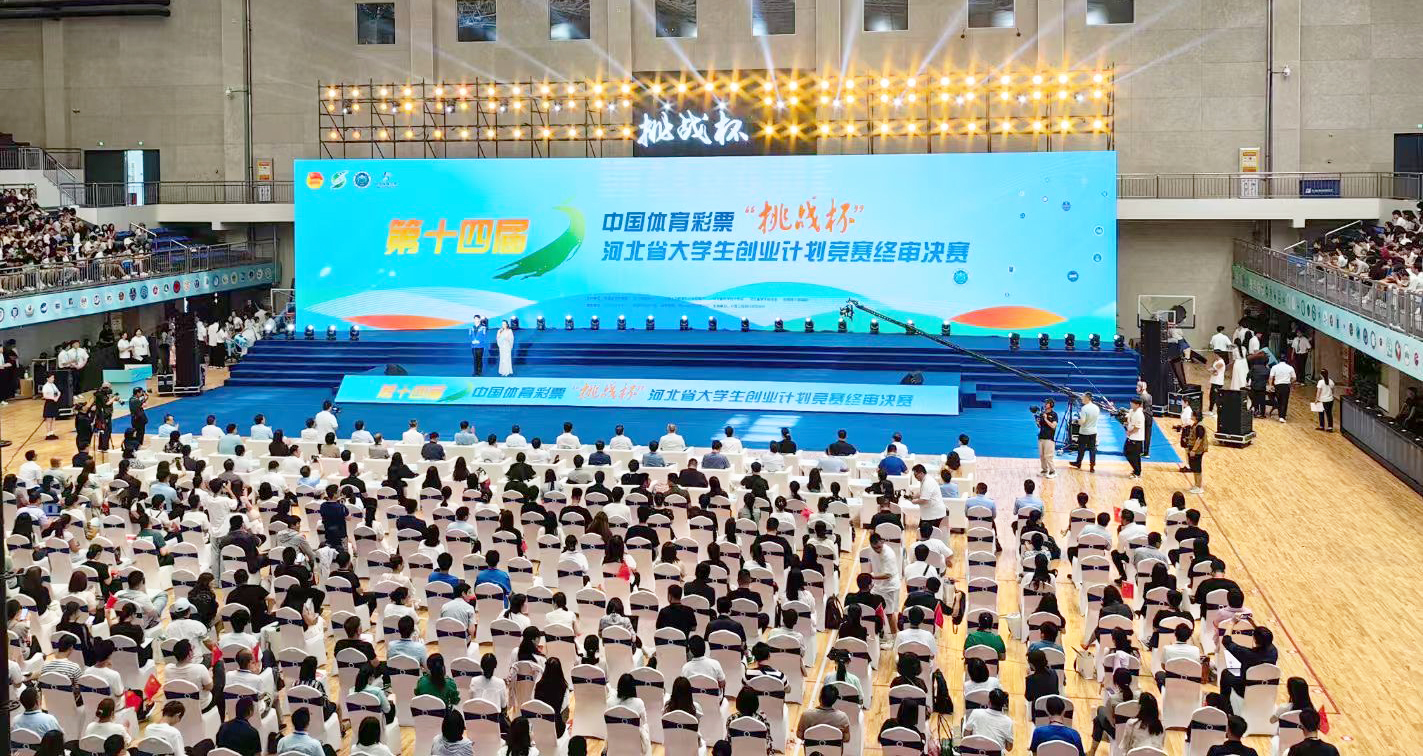 第十四屆挑戰(zhàn)杯評(píng)委1 拷貝.jpg
